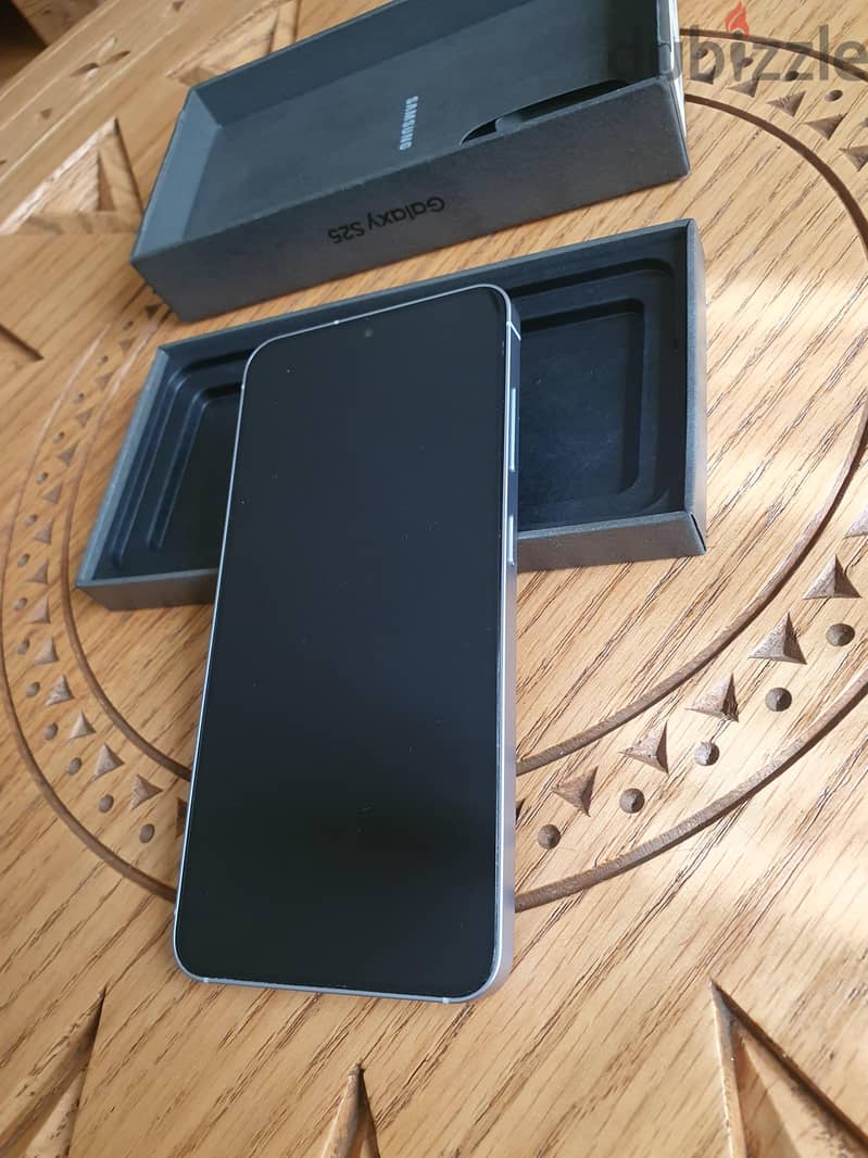 Samsung S25 - mint condition 3