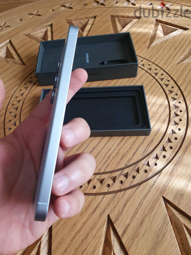 Samsung S25 - mint condition 5
