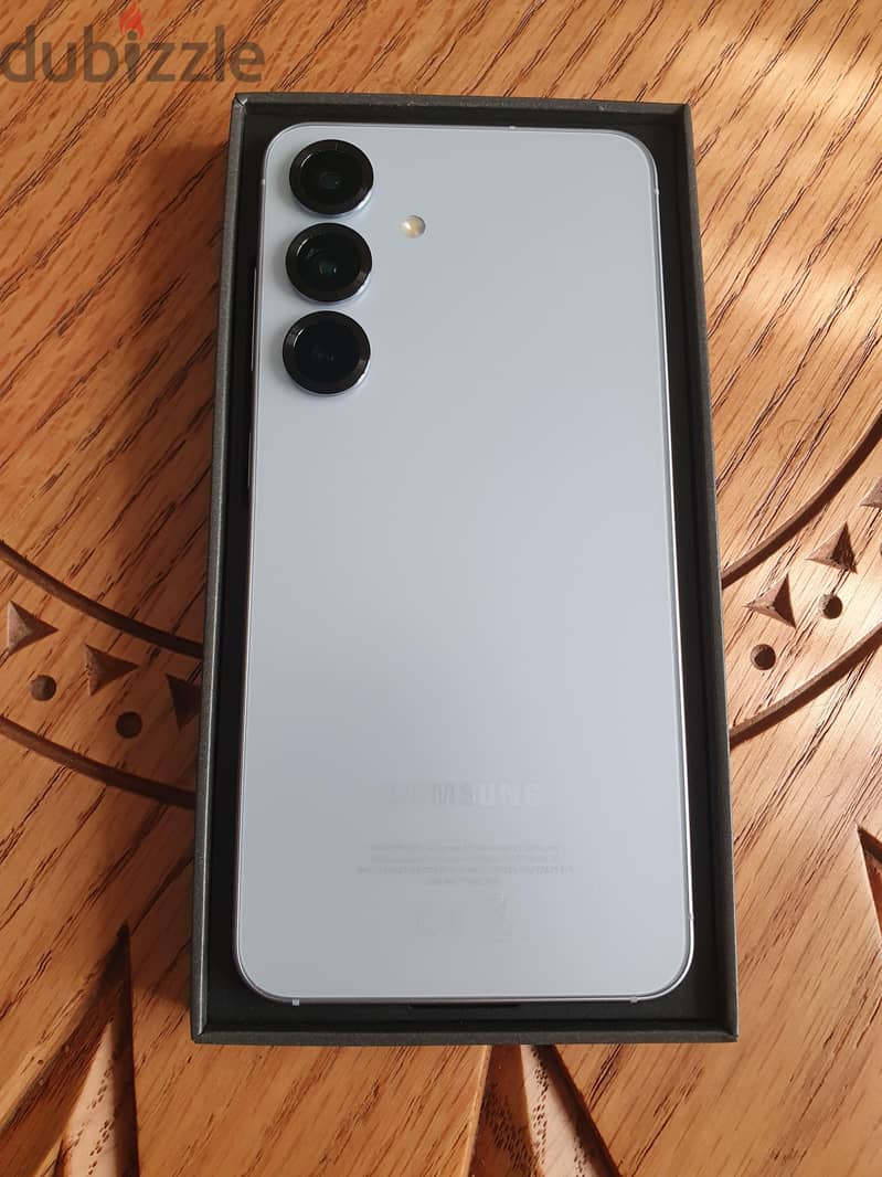 Samsung S25 - mint condition 8