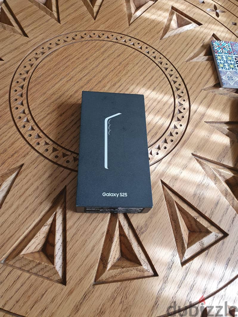 Samsung S25 - mint condition 9