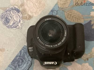 كاميرا كانون Canon 600D بحالة ممتازة + عدسة + شنطة