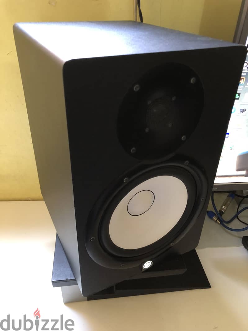 Yamaha HS8 1