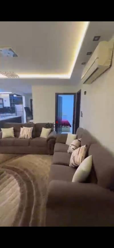 شقه مفروشه للايجار في كمبوند وان قطاميه فيو مفتوح