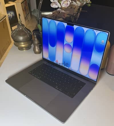 2023  Apple MacBook Pro (16-inch, Apple M2 Pro chip with 12 core CP