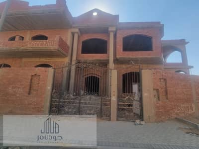 فيلا بسعر لقطه ف المتميز بالقرب من طريق السويس مساحه كبيره