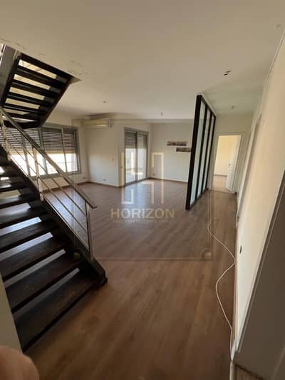 بنتهاوس نص مفروش 3غرف للبيع  فيلدج جيت بالم هيلز التجمع Penthouse sale Village Gate