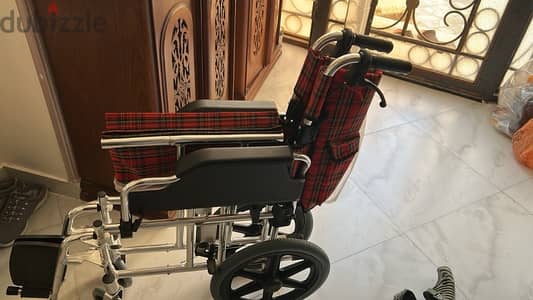 كرسى متحرك طبى ألمونيوم خفيف جدا وسهل الطى