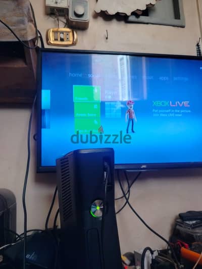 اكس بوكس 360سليم  +8اسطونات +دراعين + وصلت شحن الادرعة ا