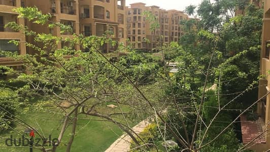 شقه للايجار مفروش في ارقي مراحل مدينتي b1 مفروشه ومكيفه بالكامل تشطيبات خاصه بالكامل وجنب الخدمات المرحله والمسجد وقريبه جدا للنادي والاوبن اير مول فو