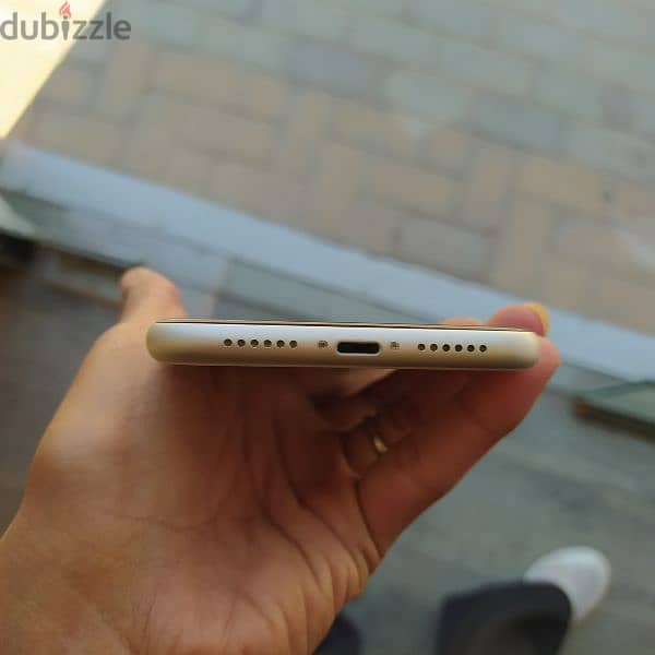 iPhone 11 4
