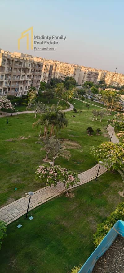 للايجار في مدينتي بالمطبخ والتكيفات والاجهزه  شقه 133م b6 فيو مفتوح وايد جاردن