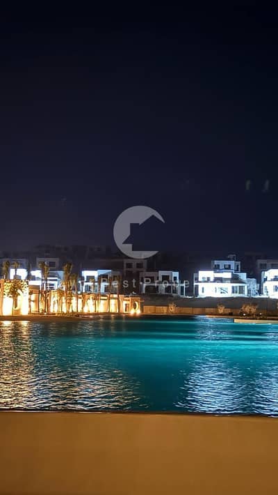 للبيع شاليه حصري كامل التشطيب يقع مباشرة على البحيرة منذ أكثر من 10 سنوات في منطقة رأس الحكمة بالساحل الشمالي.