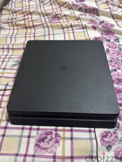 Playstation 4 حاله نضيفه جدا