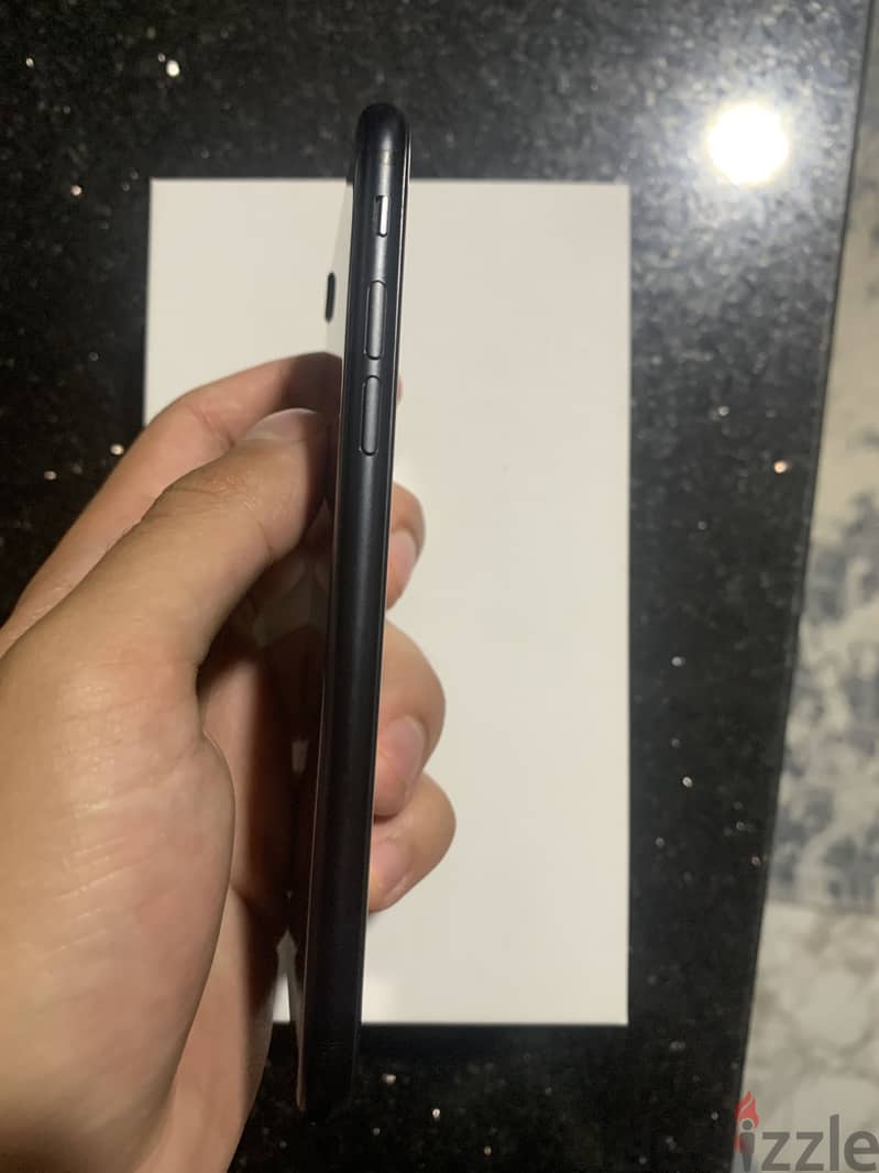 iPhone SE (2020) 1