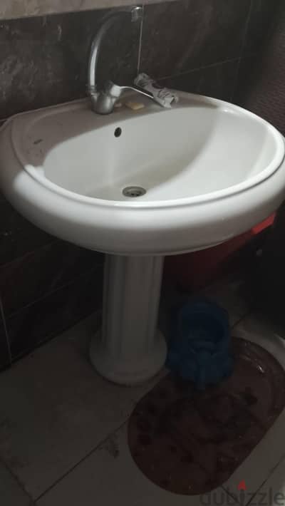حمام وقاعده بحاله الزيرو