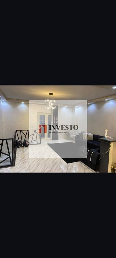 Modern duplex for sale in Obour 4th Villas, 400 sqm + 150 sqm private garden, private entrance, basement & ground floor, Ultra Super Lux, 3 bedrooms, 3 bathrooms, fully serviced, kitchen included.