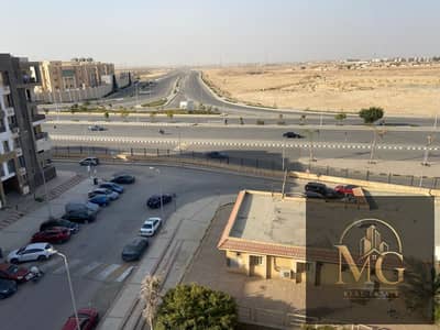 شقة مفروشة للإيجار في دار مصر القرنفل – القاهرة الجديدة  فرصة مميزة للإيجار في أحد أفضل مواقع القاهرة الجديدة داخل دار مصر القرنفل، شقة مفروشة بالكامل
