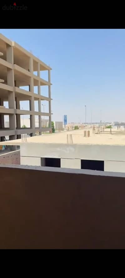 شقة للبيع باللوتس الشمالية نص تشطيب بجوار نادي وادي دجلة ونادي بلاتينيوم ومسجد الرضوان! إطلالة بحري شرقي مميزة ودقائق من التسعين والجامعة الأمريكية.