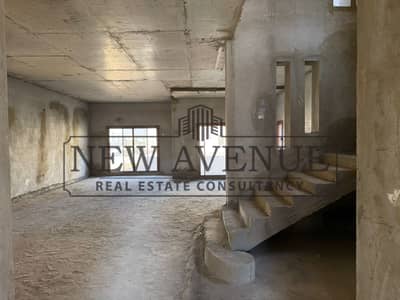 Villa 289m For Sale in City Gate New Cairo 5 Master Bedrooms with Nanny and Driver Room with Private Pool and Landscape View with Down Payment