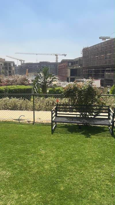 شقة للإيجار في كمبوند المراسم - Al Marasem بموقع مميز، جاهزة للسكن بفرش فندقي وتشطيبات راقية.  المساحة 207 م² + 2 Garden
