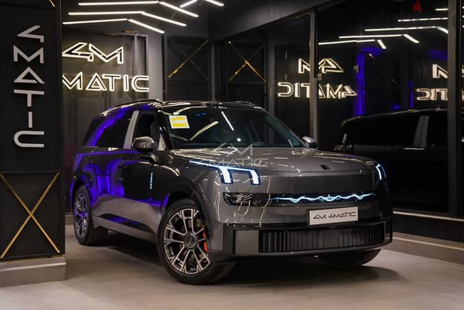 Lynk & Co 900 Gray 2025