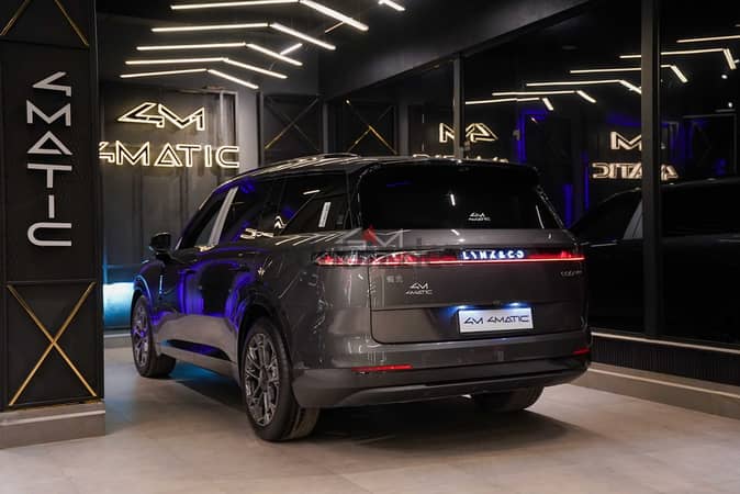 Lynk & Co 900 Gray 2025