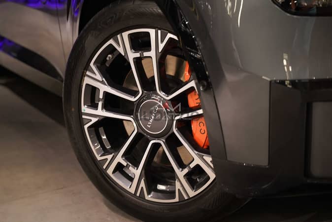 Lynk & Co 900 Gray 2025