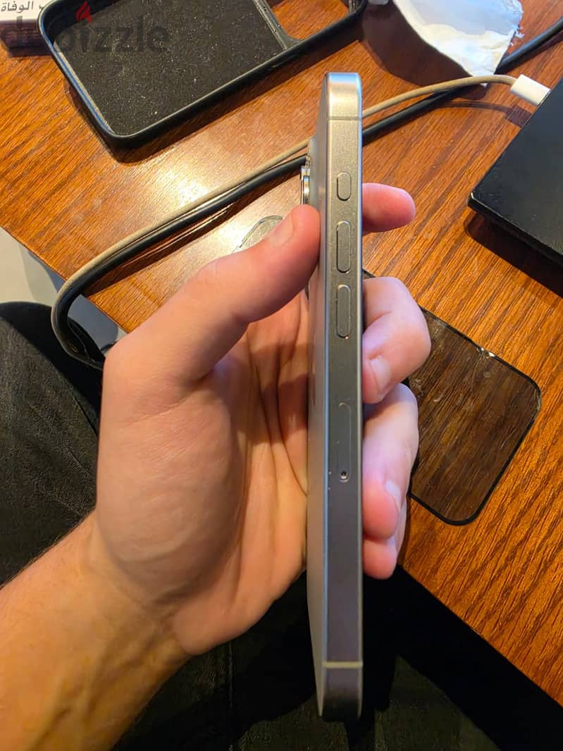 Iphone 15 pro 256GB  بدون كرتونه 3