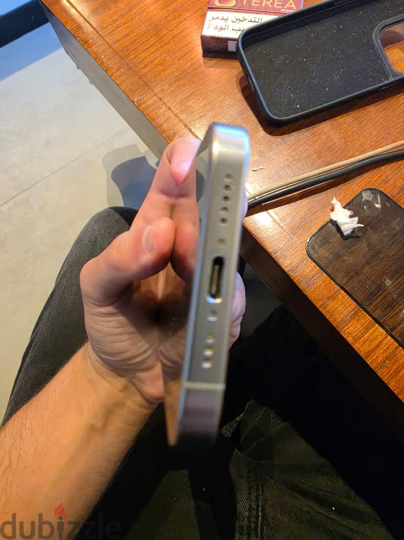 Iphone 15 pro 256GB  بدون كرتونه 4