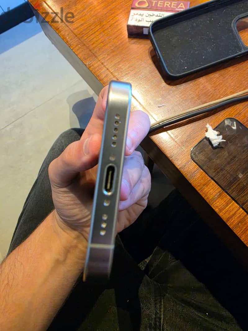 Iphone 15 pro 256GB  بدون كرتونه 6
