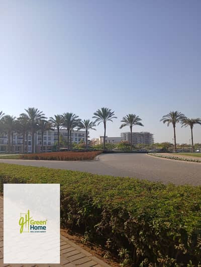 شقة متشطبة بالمطبخ والتكييفات للإيجار في أب تاون كايرو المقطم إعمار مصرUptown Cairo Emaar Misr
