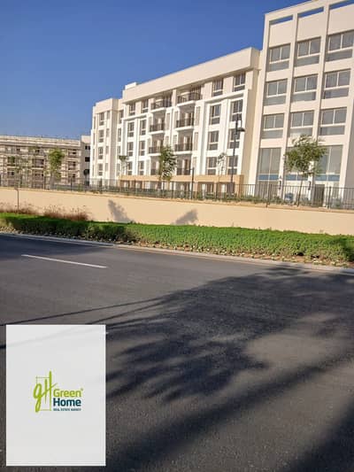 شقة متشطبة بالمطبخ والتكييفات للإيجار في أب تاون كايرو المقطم إعمار مصر  Uptown Cairo Emaar Misr