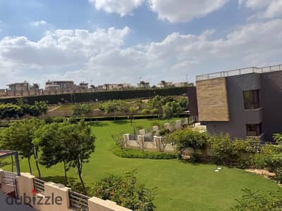 فيلا توين هاوس كورنر للبيع جاهزه للاستلام و للاسكن متشطبه بكامل في Taj City بحديقة كبيره في أرقى مواقع التجمع بتاج سيتي