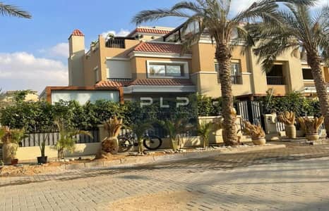 أميز تاون هاوس كورنر للبيع في سراي – القاهرة الجديدة – راي فاليز إطلالة مباشرة على حمام السباحة واللاندسكيب فيو مفتوح مباشرة على الكلوب هاوس