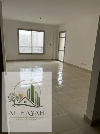 شقة 124 متر للبيع في  مدينتي مرحلة b6 تشطيب شركة بحالة ممتازة قريبة من الساوث بارك