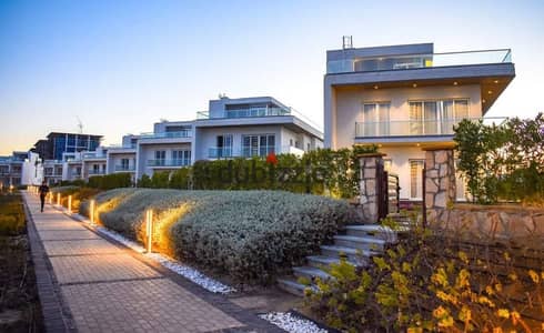 Ready-to-move-in chalet, fully finished, double view, opposite the New Alamein Towers in Mazarine Village