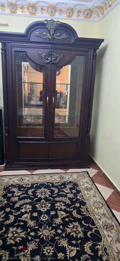 سفرة ونيش للبيع بحالة ممتازة