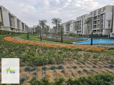 بتشطيب كامل للاستلام الفوري سكاى لوفت 134م + 52م برووف للبيع في فيفث سكوير المراسم القاهرة الجديدة Fifth Square El Marassem New Cairo