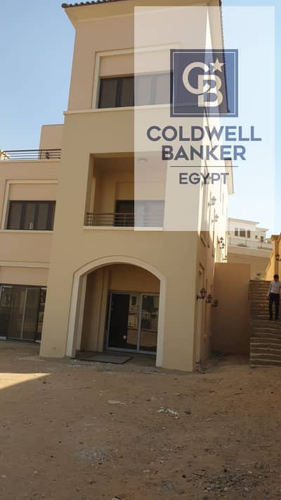 فرصة استثمارية نادرة | فيلا مستقلة 550 م متشطبه بالكامل للبيع وجاهزه للاستلام داخل Levana – Uptown Cairo by Emaar Misr -المقطم - 5 غرف