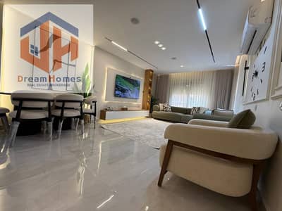 For Rent: Furnished 124 m² apartment with Ultra Deluxe finishes, first occupancy. Location: Directly overlooks essential services (supermarket, pharma