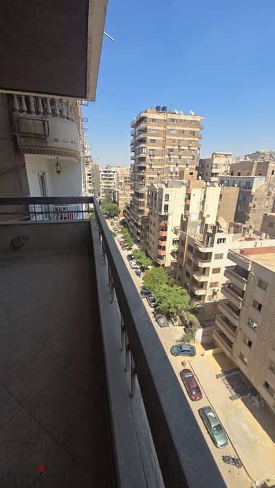 شقة للبيع في مدينة نصر بالقرب من مدرسة المنهل