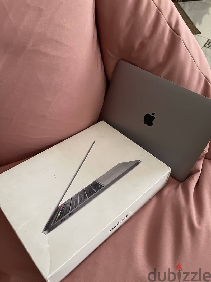 MacBook pro 2020 , 13 inch 2