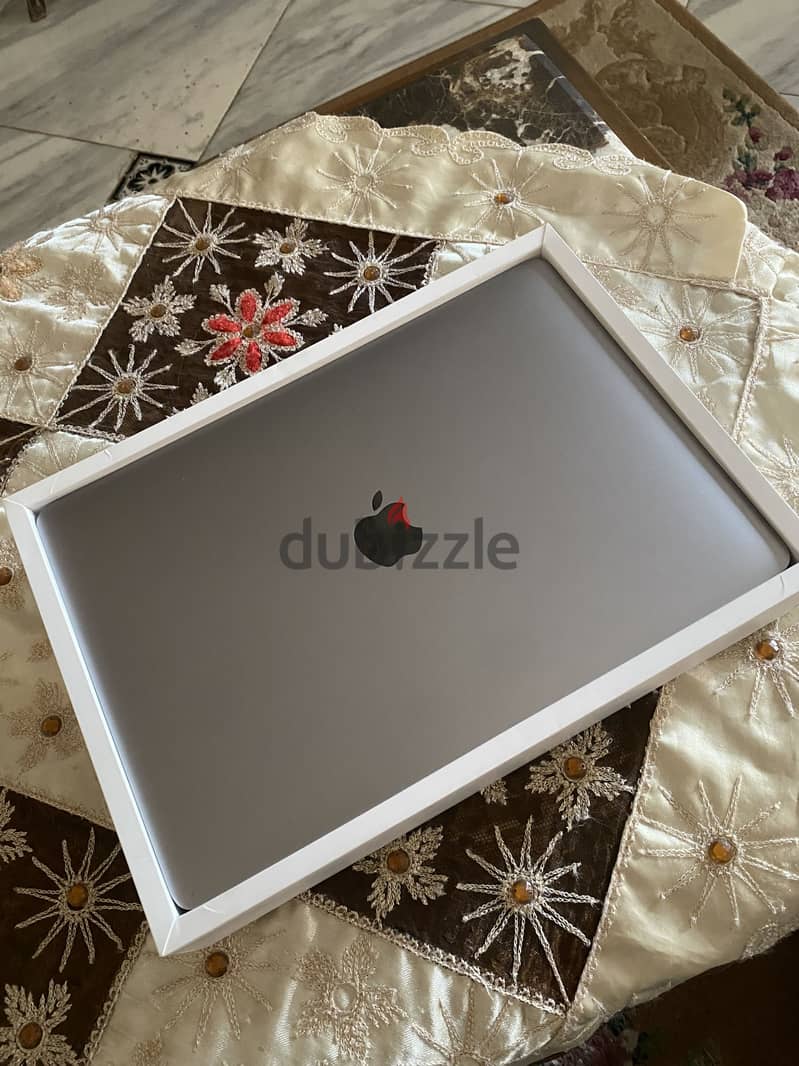 MacBook pro 2020 , 13 inch 5