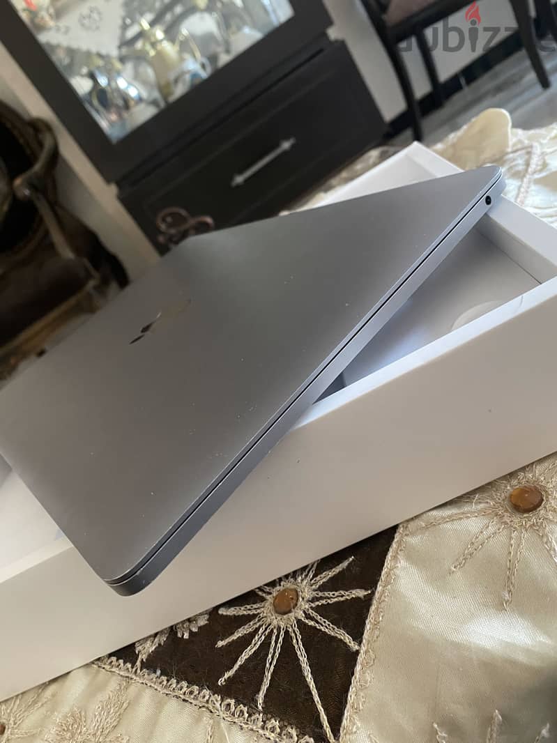 MacBook pro 2020 , 13 inch 8