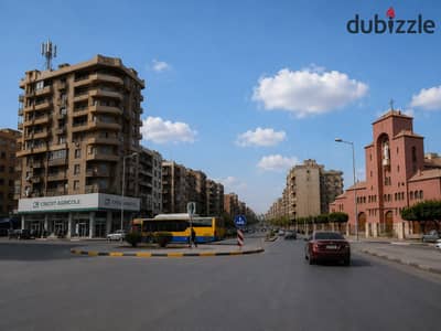 خطوه لشارع النزهه الرئيسى بميدان سانت فاتيما امام بازوكا شقة130م واجهه سوبرلوكس