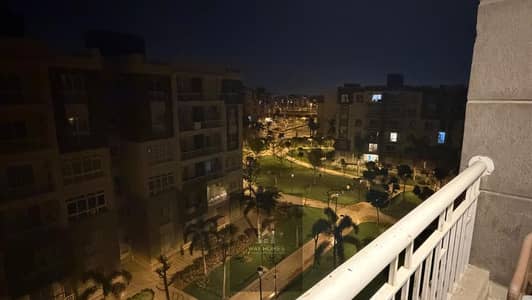 شقه مفروشه مجموعه 124 مساحه 78 دور رابع غرفتين وحمام فرش نضيف فيو جاردن