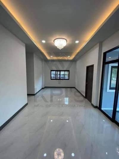 Fully finished apartment (ultra-super-lux) available for immediate viewing; priced low for a quick sale – spacious 170m² layout.