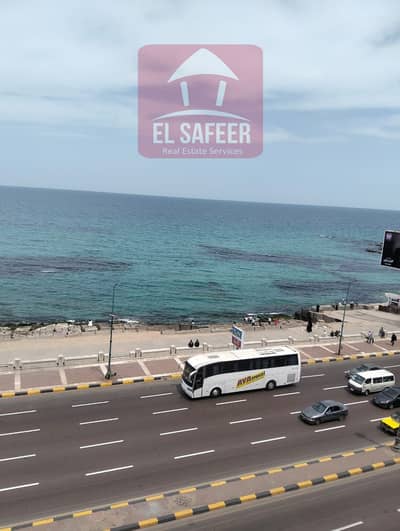Apartment for sale 80m in Sporting, first row by the sea