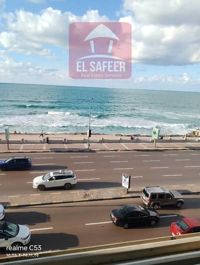 Furnished apartment for daily or weekly rent in Sporting with direct sea view