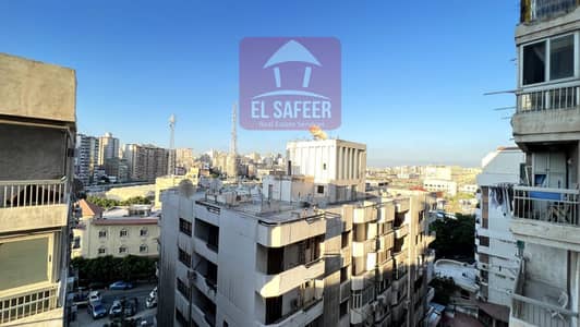 شقه مفروشه للايجار السنوي ب سموحه شارع محمود شكري